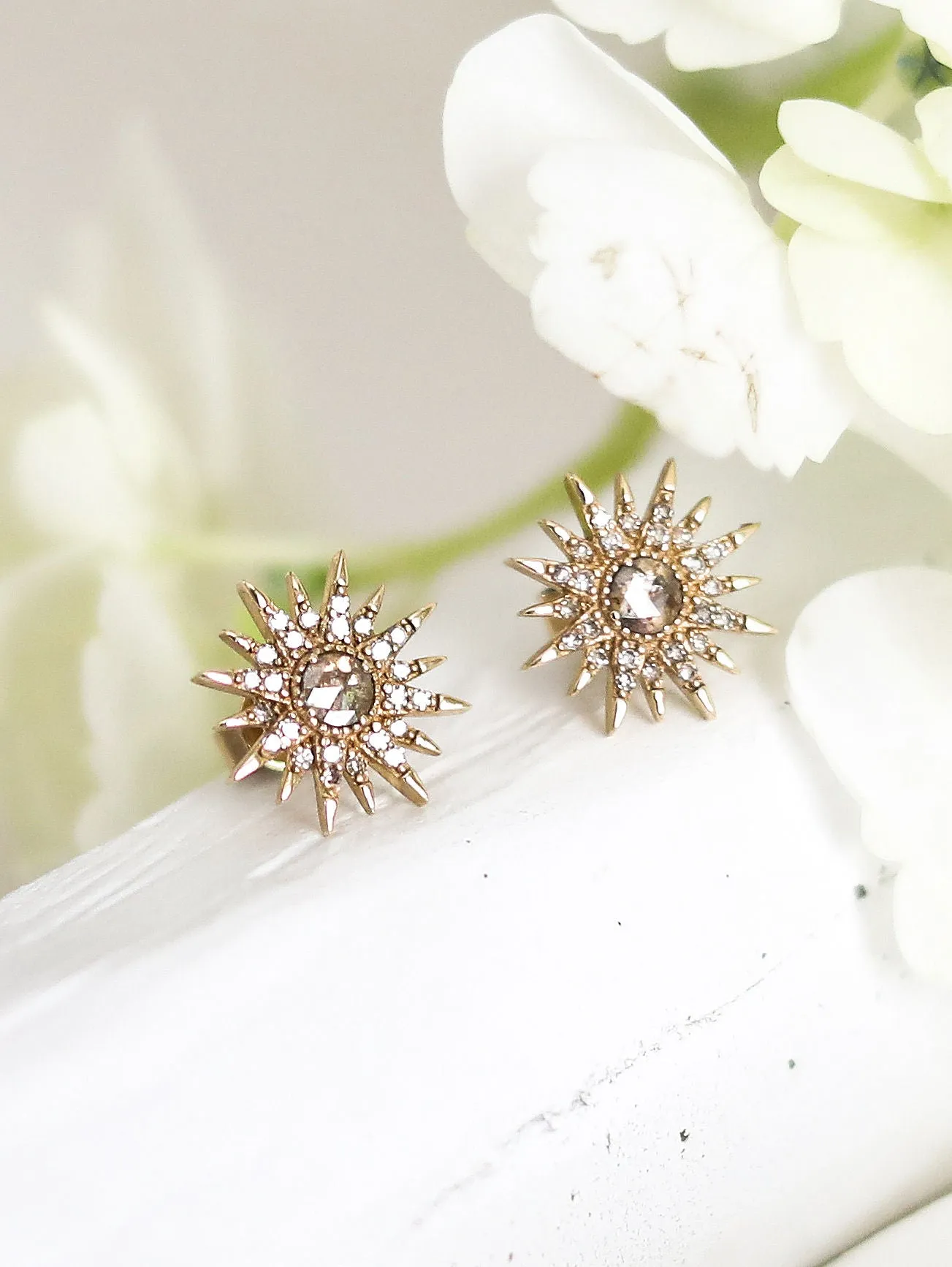 ELAINA  BURST STUD EARRINGS