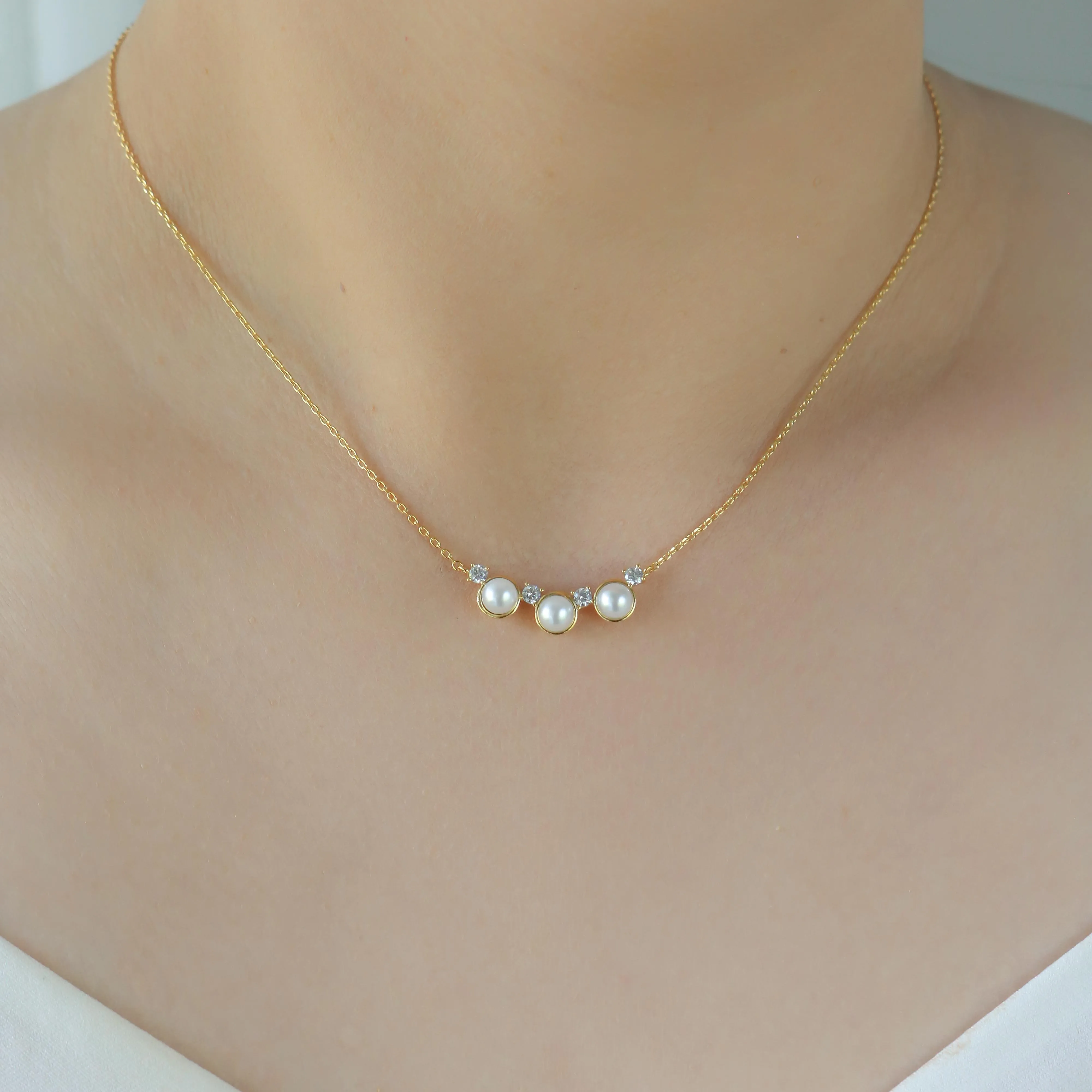 Nova Pearl Backdrop Necklace