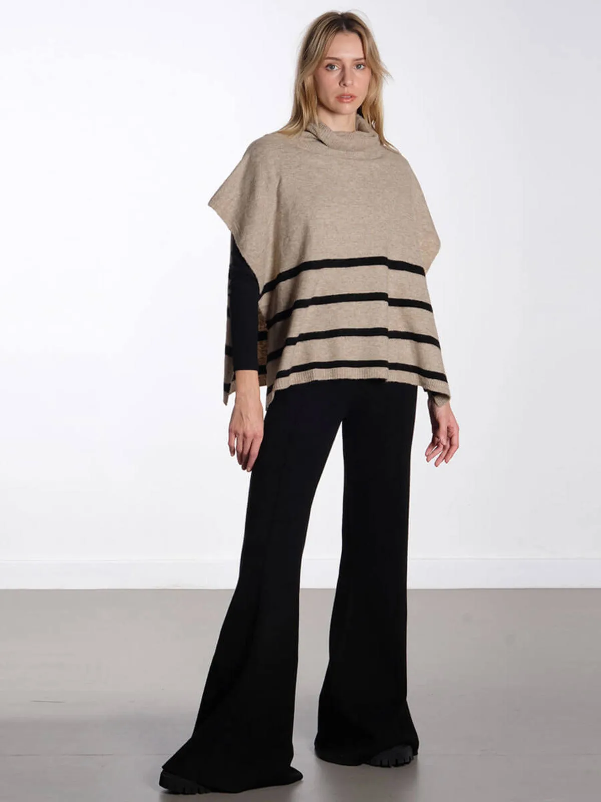 Nunemba Rollneck Poncho