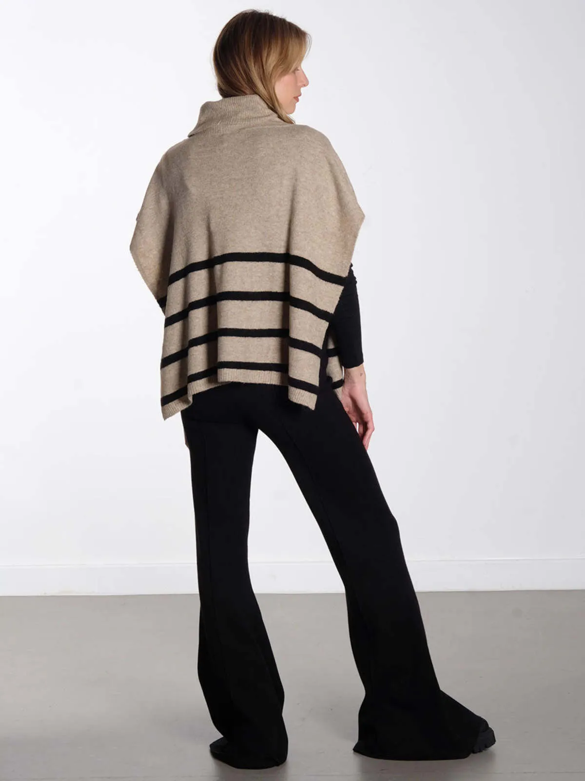 Nunemba Rollneck Poncho