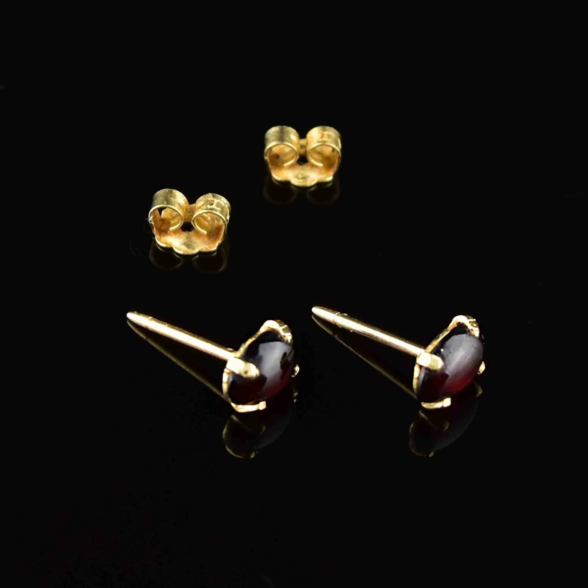 Vintage 14K Gold Garnet Stud Earrings