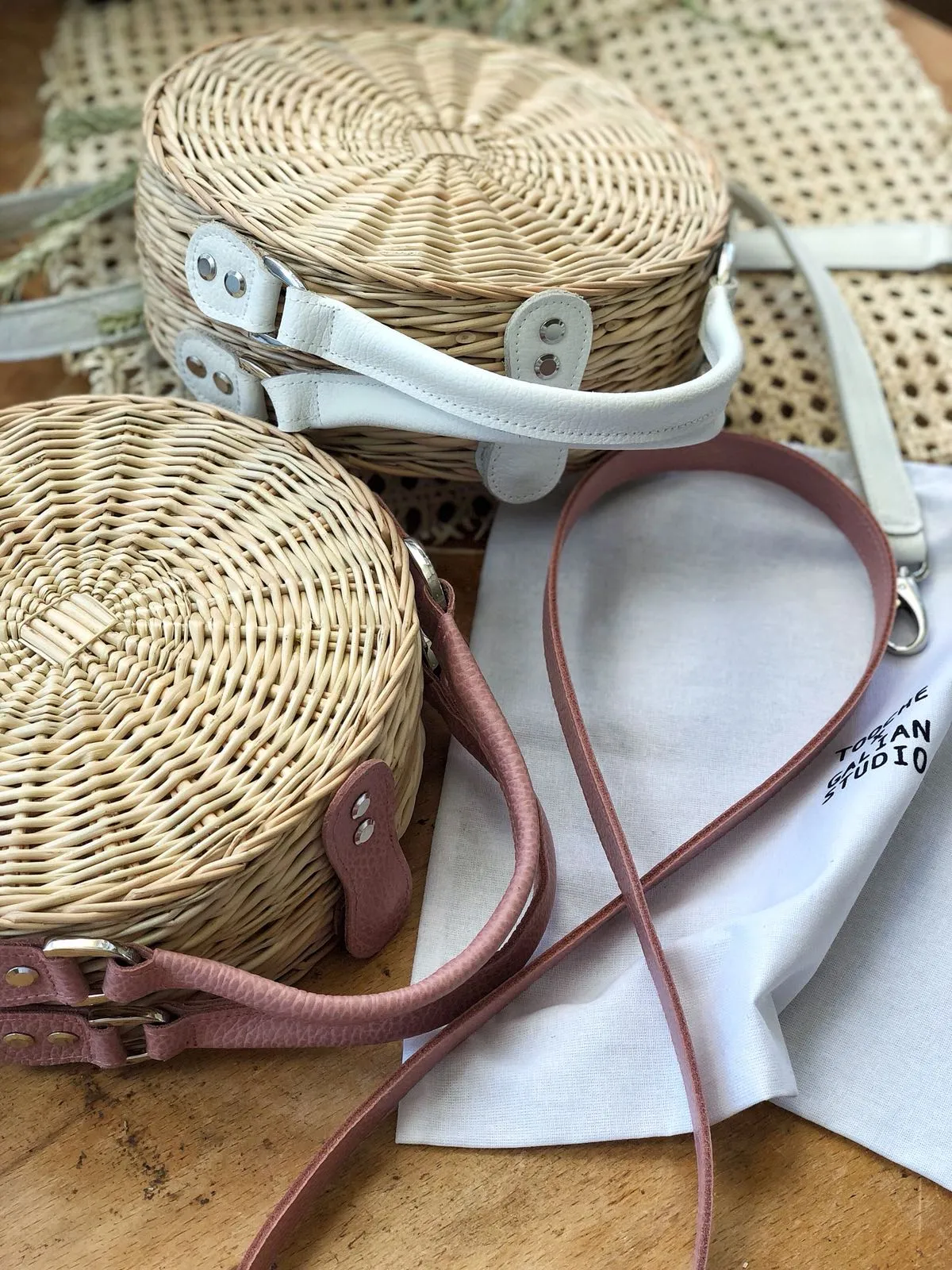 WHITE PEONY STRAW bag with bugs